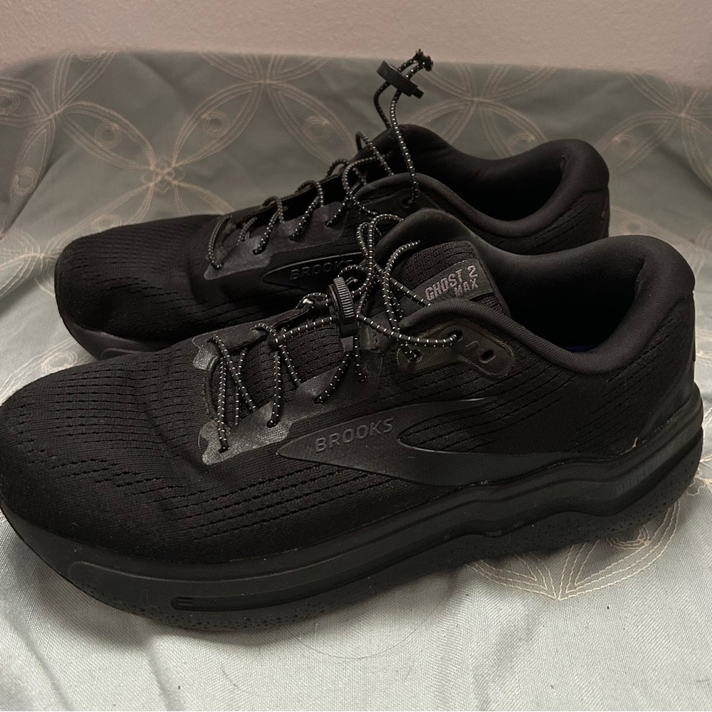 Brooks Ghost Max 2 Black Ebony Men's size 11 Running Shoes